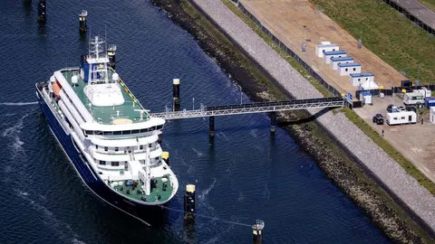 Dutch authorities expect more cruise ship outbreaks as hantavirus-hit vessel docks