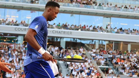 France's Monfils eliminated in first round for final French Open