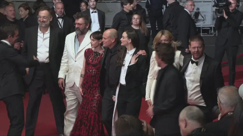 Kristen Stewart on the red carpet in Cannes, while Javier Bardem slams toxic masculinity