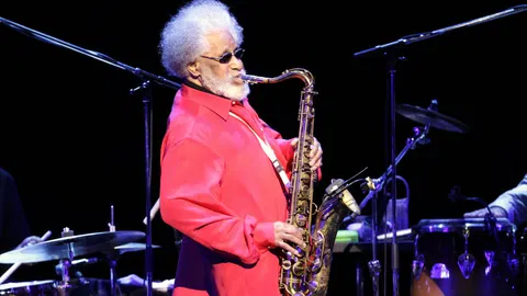 Saxophone 'colossus' Sonny Rollins dies at 95