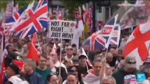 UK: Tens of thousands march in London in two separate protests