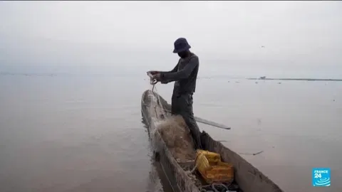 In DR Congo, some abandon fishing to trawl for plastic waste