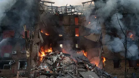 Russian ballistic missile attack hits Kyiv after Moscow vows retaliation