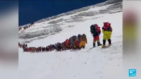 Experts urge authorities to limit number of climbers on Mount Everest
