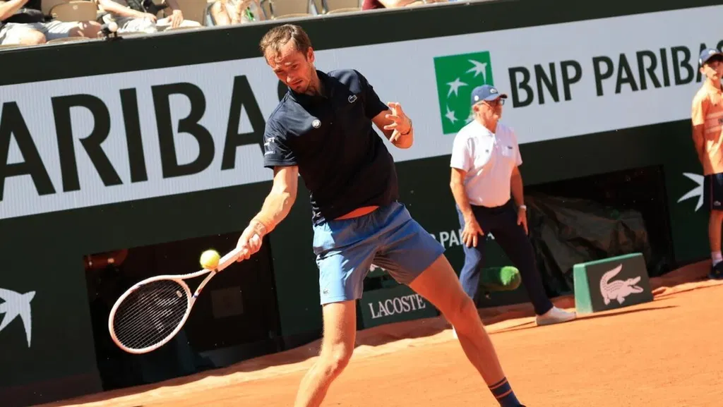 French Open 2026: Sabalenka shines, Osaka dazzles as Medvedev melts down in Paris heat