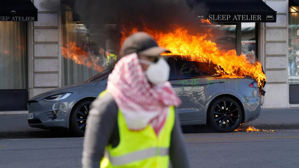 Clashes as thousands protest in Geneva ahead of G7 summit in France