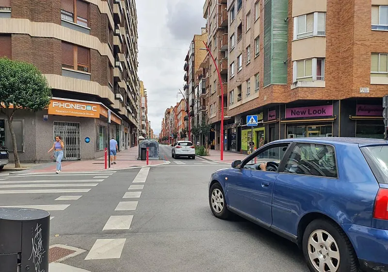 Herida en un accidente en Miranda una joven que iba en patinete