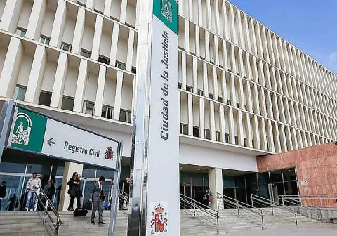 Tres años de cárcel para un falso arrendador que estafó miles de euros con alquileres fantasma en Marbella