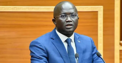 Commentaires sur Yankhoba Diémé tacle PASTEF au lancement de KIIRAAY : « Plus rien ne reste du parti… » par Drogue dure