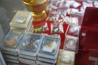 Amulet boom draws capital concerns