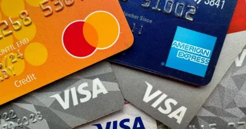 Credit card debt at US commercial banks hits record $1.09 trillion