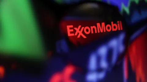 Exxon Wins Shareholder Backing for Legal Move to Texas