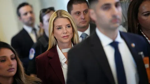 Still Wearing a Bandage, Pam Bondi Walks Into Committee Epstein Investigation