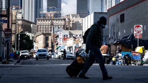 Skid Row Residents Say Mayor Karen Bass Doesn’t Deserve Reelection