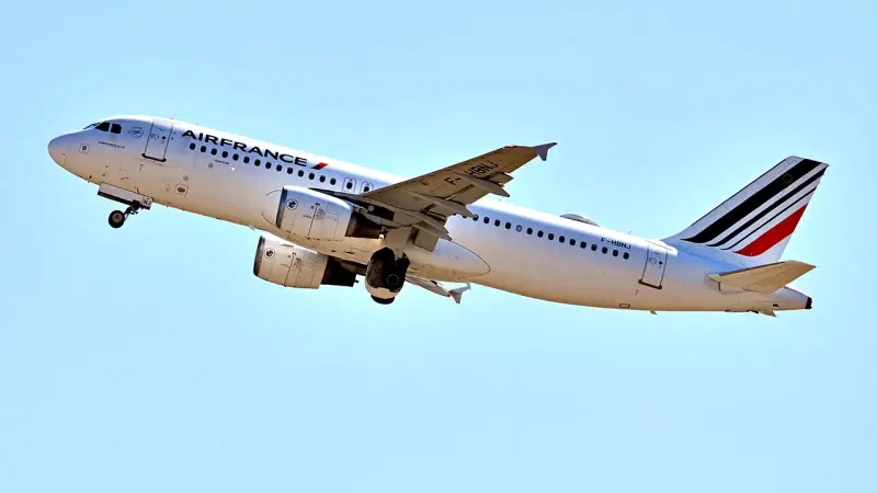 Detroit-bound plane diverted to Canada after passenger from Ebola-hit region boarded ‘in error’, officials say