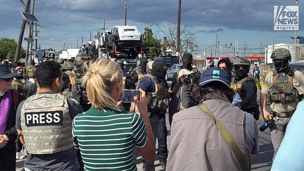 Anti-ICE agitators clash with federal agents outside Newark detention center