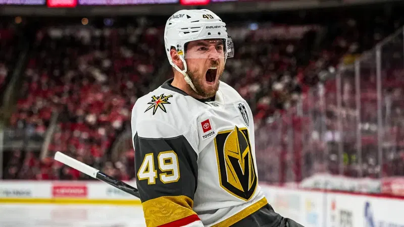 Tomas Hertl scores game-winner as Golden Knights rally to beat Hurricanes in Game 1 of Stanley Cup Final