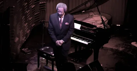 When a Reluctant Songwriting Star Found Refuge on a New York Stage