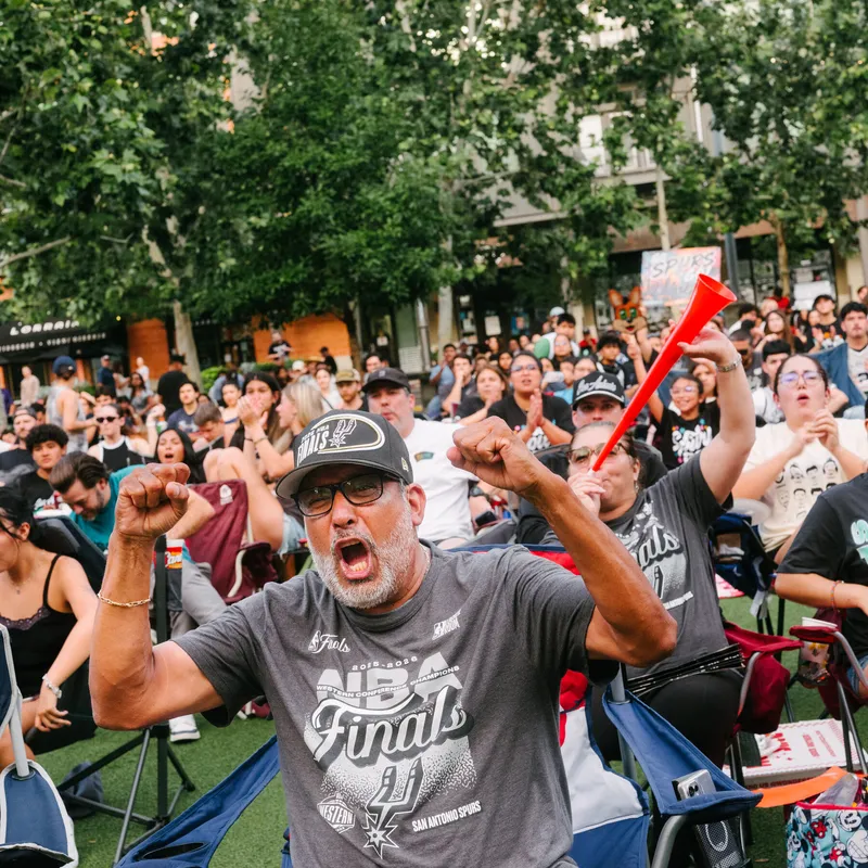 The Knicks Are Hogging the Spotlight. Spurs Fans Aren’t Impressed.