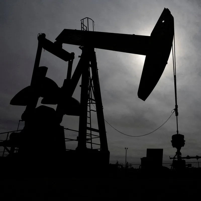 Oil Falls, Stocks Rise as Trump Signals Iran Peace Deal Takes Shape
