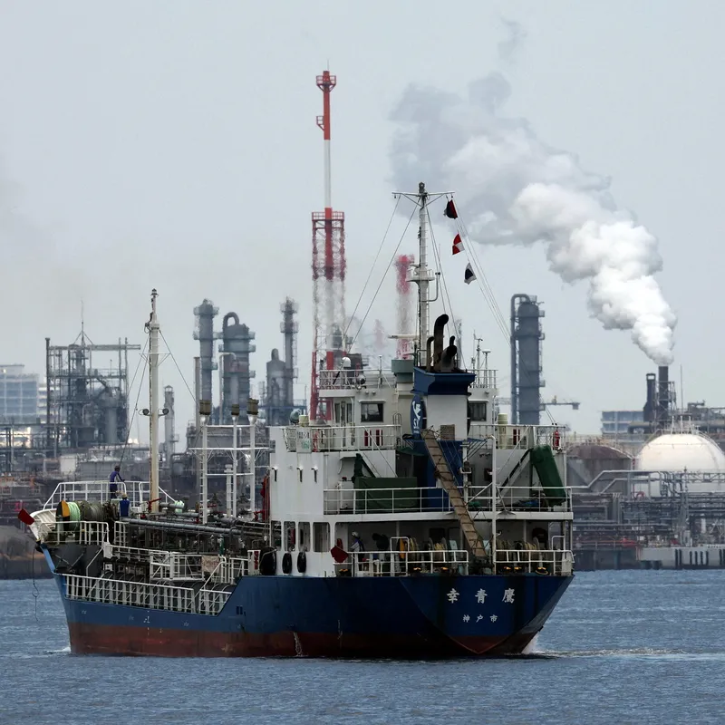 Oil Prices Remain Elevated Amid Shipping Traffic Slowdown in Strait of Hormuz