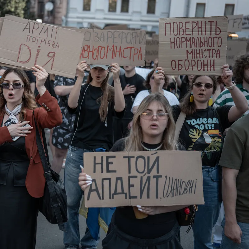 Zelensky Faces Pressure to Remove Ukraine’s Top General