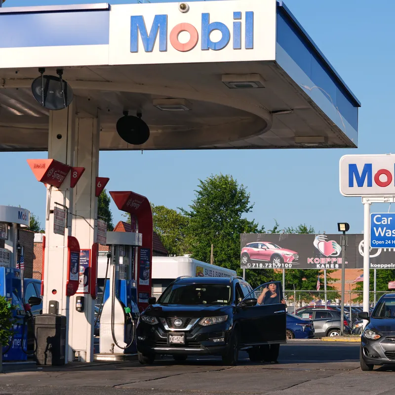 Oil Prices Fall After U.S. and Iran Pause Fighting for a Second Day