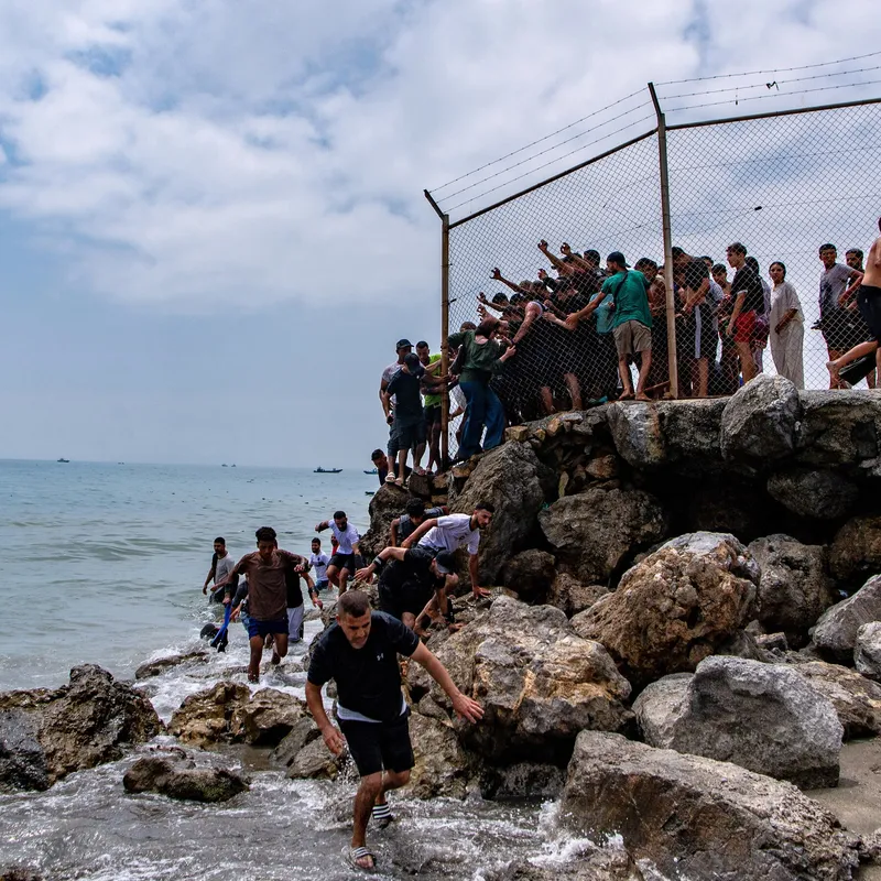 Thousands of Migrants Enter Ceuta, a Spanish Enclave, From Morocco
