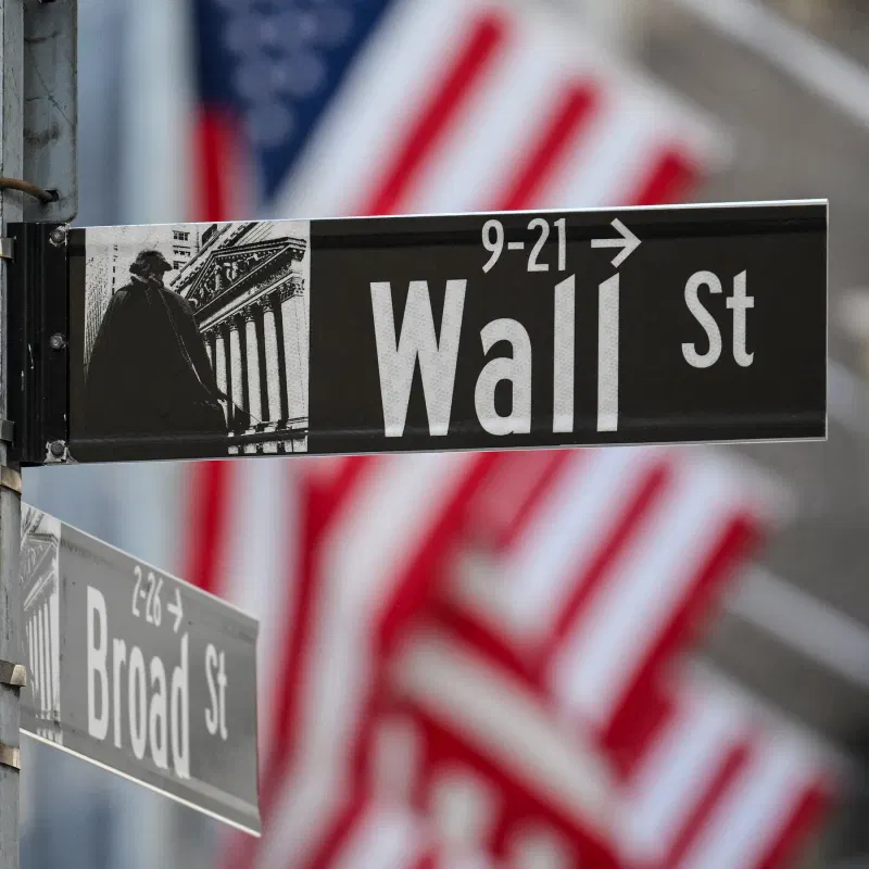 Stocks Fall and Oil Rises as Investors Retreat from Mounting Risks