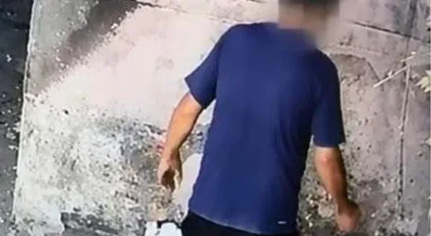 Ercolano, operazione congiunta di Polizia Municipale e Carabinieri: arrestato mentre incendia rifiuti
