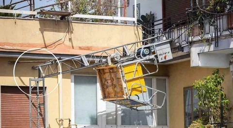 Napoli, morirono cadendo dal montacarichi all'Arenella, la commemorazione ad un anno dalla strage: �Non fu una fatalit�