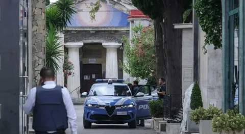 Torre Annunziata: spara alla ex al cimitero e la sequestra: arrestato