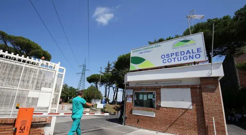 West Nile, torna la paura a Napoli: primo paziente ricoverato al Cotugno