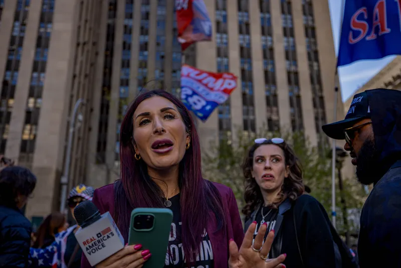 Laura Loomer, Lifelong Learner