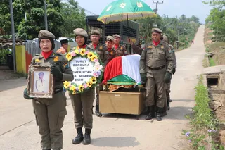 Sekda Muara Enim Pimpin Upacara Kedinasan Pelepasan Jenazah Bupati Nang Ali Solichin