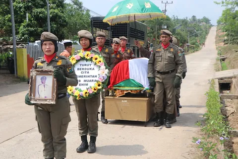 Sekda Muara Enim Pimpin Upacara Kedinasan Pelepasan Jenazah Bupati Nang Ali Solichin