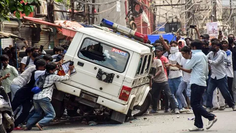 Left-wing students hold demonstration, clash with police in support of Bihar bandh