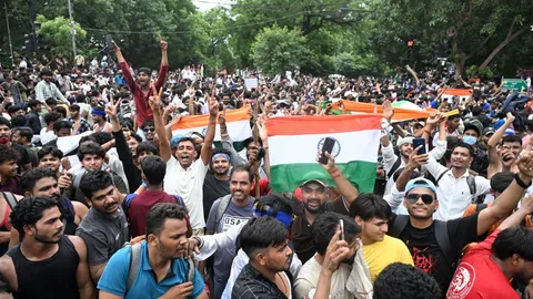 ‘Dictatorship defeated!’: Chants, tricolour and dance at Jantar Mantar as Dharmendra Pradhan tenders resignation