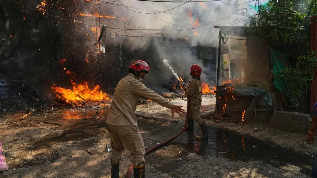 Fire breaks out at south Delhi restaurant; 10 killed