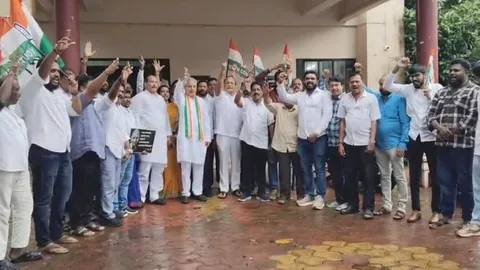 Congress in Udupi celebrates Pradhan’s resignation