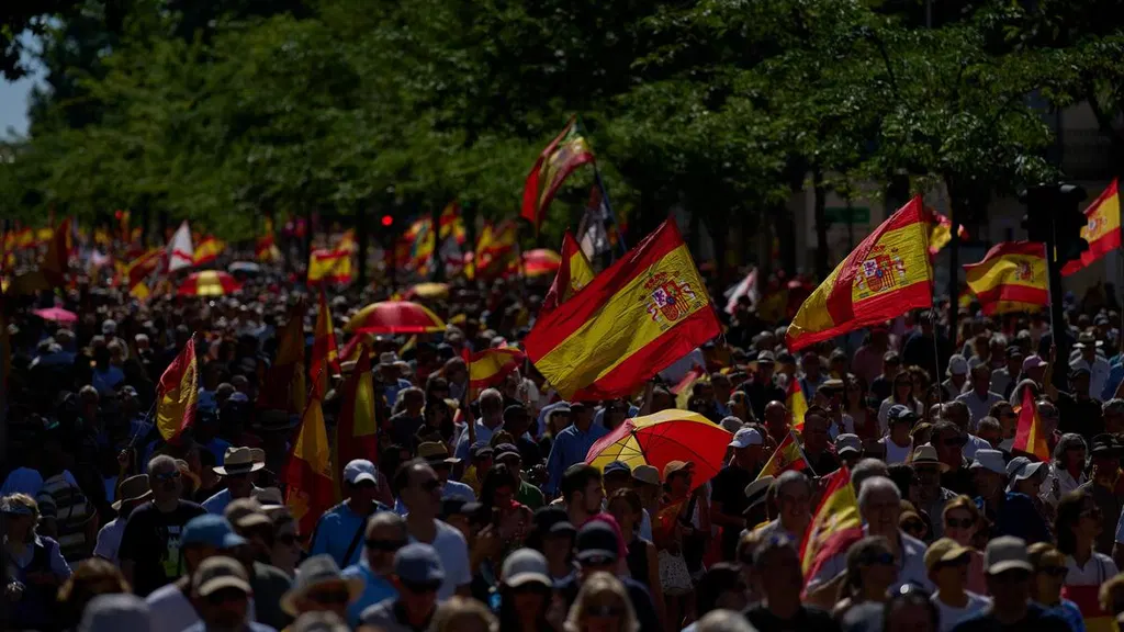 Tens of thousands march in Madrid to demand Spanish Prime Minister resigns