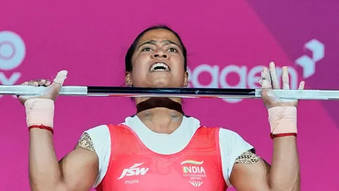 Commonwealth Games: Gyaneshwari settles for silver after a gripping contest with Didih