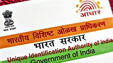 Elderly man, distraught over delay in issue of Aadhaar card, attempts to end life at Erode Collectorate
