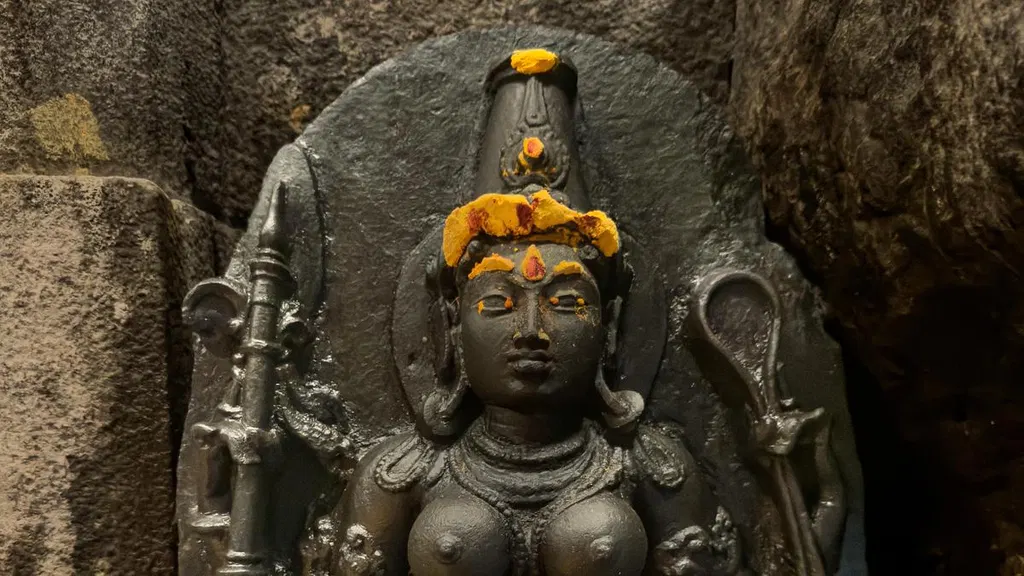 Goddess Saraswati without veena: Sculptures of Pallava, Chola era reveal an earlier iconography