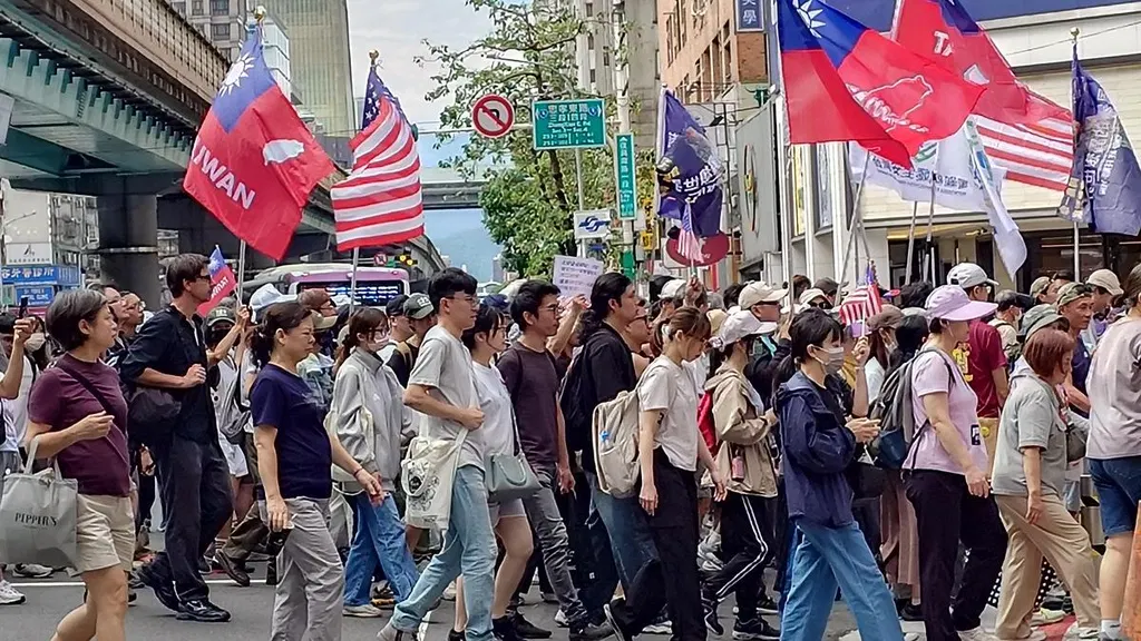 Hundreds rally in Taipei over defence spending cuts