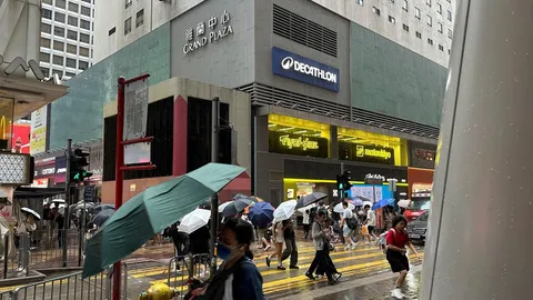 China evacuates 20,000 people as Typhoon Noul nears