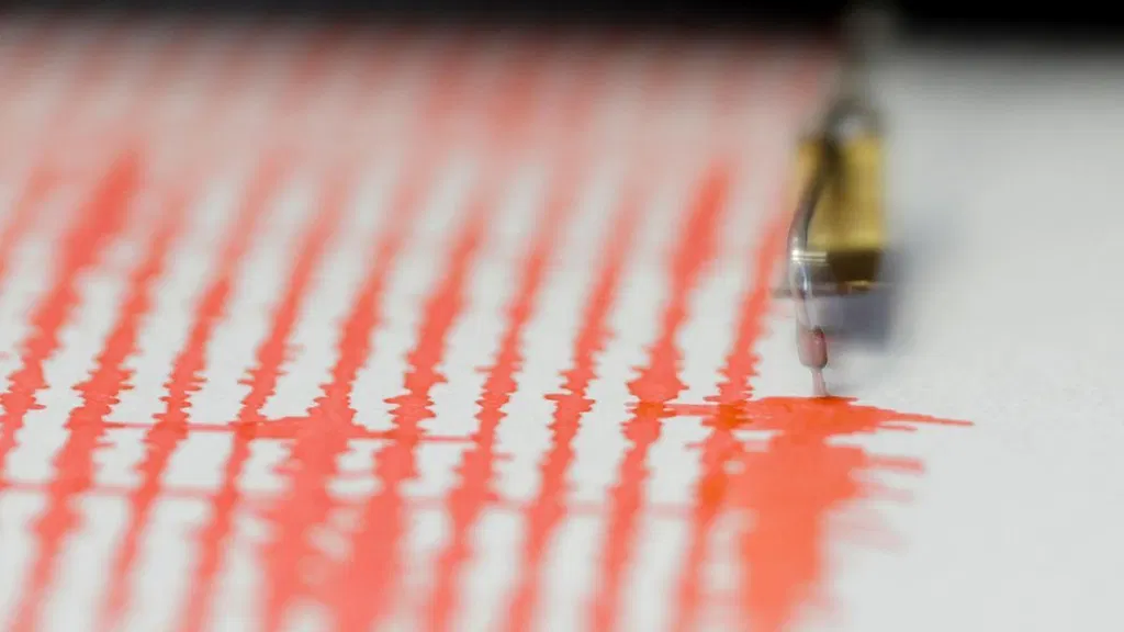 Earthquake of 5.8 magnitude hits Peru, damaging buildings and injuring 27