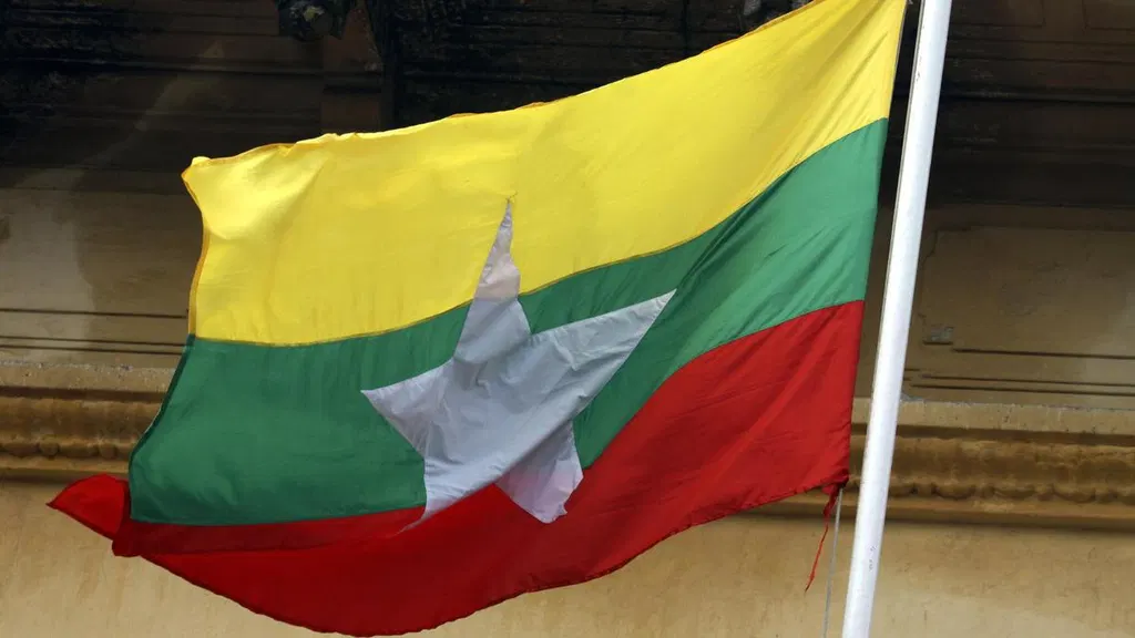 Myanmar military recaptures 2 strategic border towns from ethnic militias