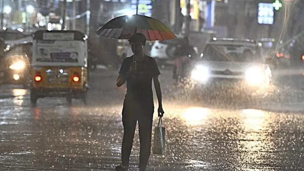 Overnight showers drench Hyderabad, heavy rains lash several Telangana districts