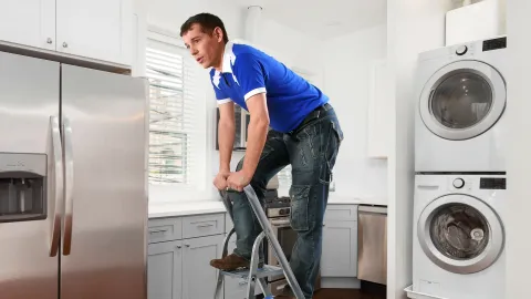 Alex Honnold Has Panic Attack At Top Of Step Ladder